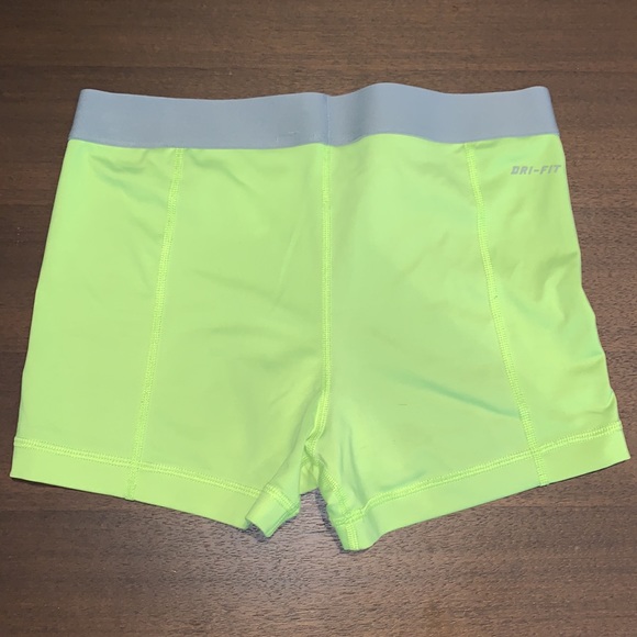 Nike Pro - Dri Fit Biker Shorts - Picture 2 of 2